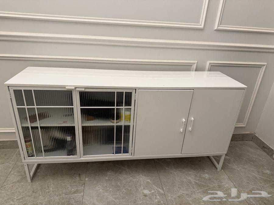 A clean table with light use64456763367555111