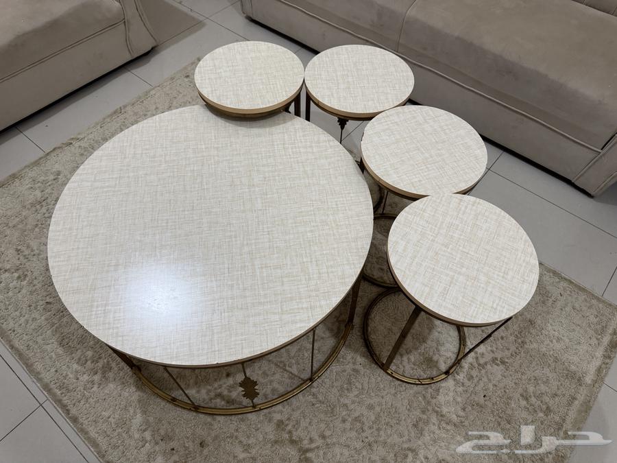 Table and sofa, the table is 120 and the sofa is 480, whoever wants both for 60064455700336385112