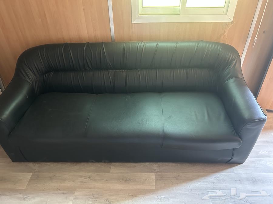 مكتب و كنبة و كراسي و طاولة و طاولة اجتماعات و دولاب للبيع64453530946563112