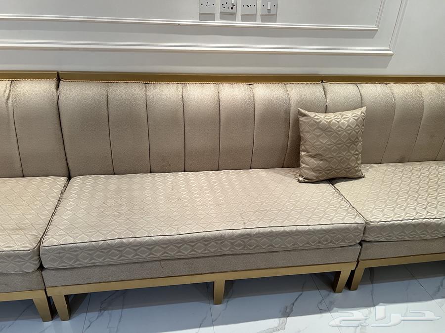 كنب مستعمل للبيع مع طاولة استقبال64456019015683113