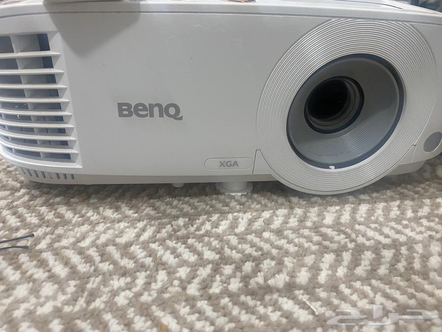 Projector for sale, used 3 to 4 times, selling due to no longer needed64454646666241111