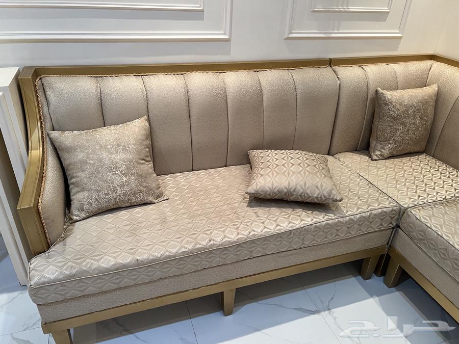 كنب مستعمل للبيع مع طاولة استقبال64456019015683111