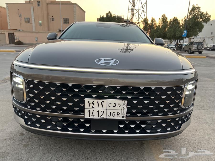 ازيرا بريميوم 2024 ( شبه جديد )64613691773186112