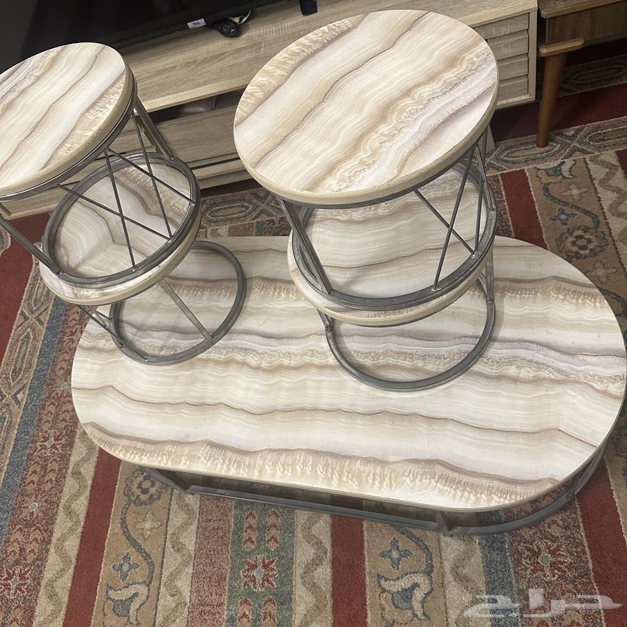 Floor table with four small tables64456393275521110