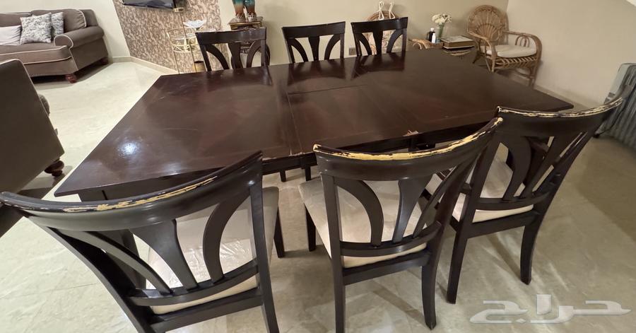 Table with six chairs (I don't have air conditioners)64453586460161111