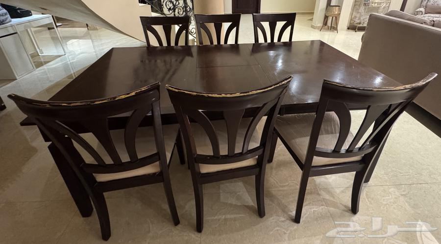 Table with six chairs (I don't have air conditioners)64453586460161112