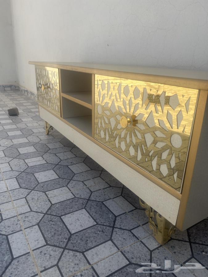 طاولة تلفزيون شبه جديده64452929839489110