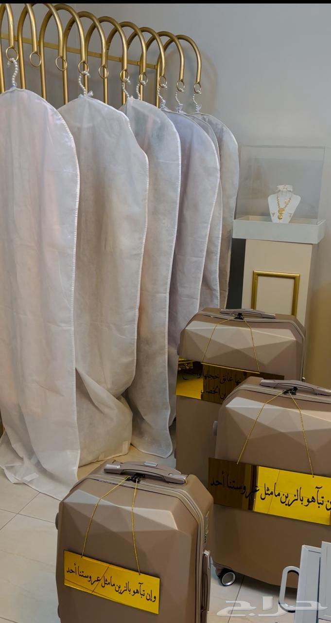 طاوله. وعلاقه عبايه64450346909955113