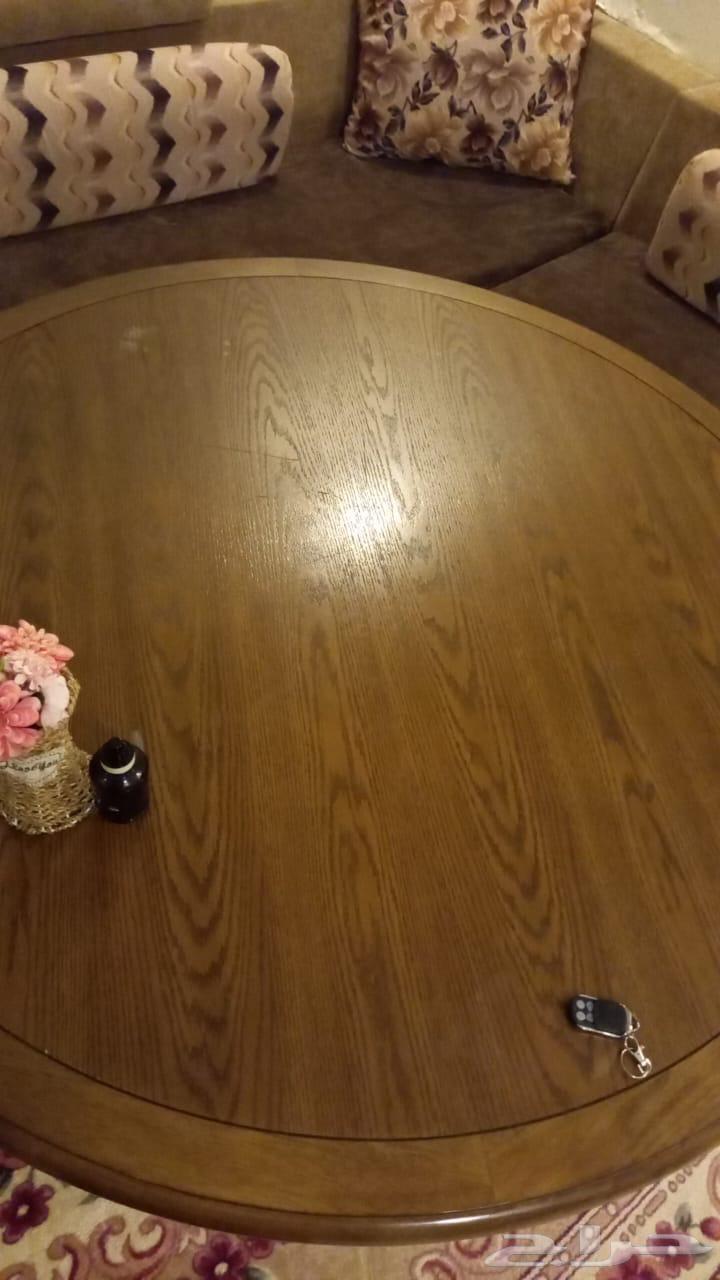 Luxurious table64453093260290112