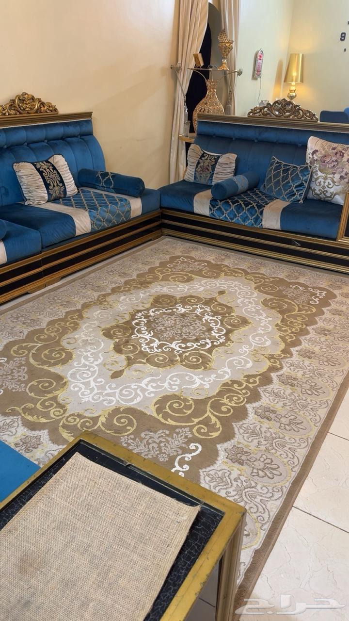 Sofa with tables, entrance with mirror and carpet64456143806979111