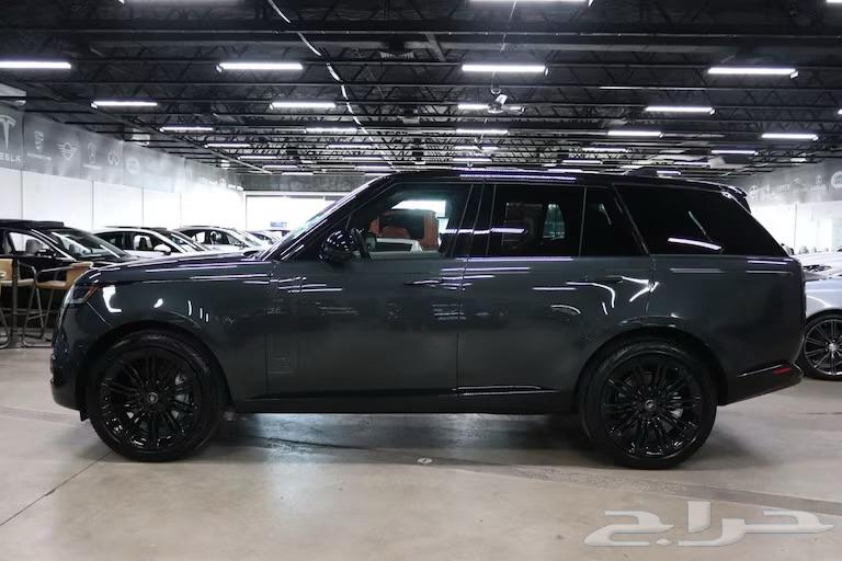 Range Rover Vogue 2023 in Distinctive Exterior Color and Attractive Price64620254959107111