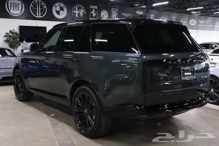 Range Rover Vogue 2023 in Distinctive Exterior Color and Attractive Price64620254959107112