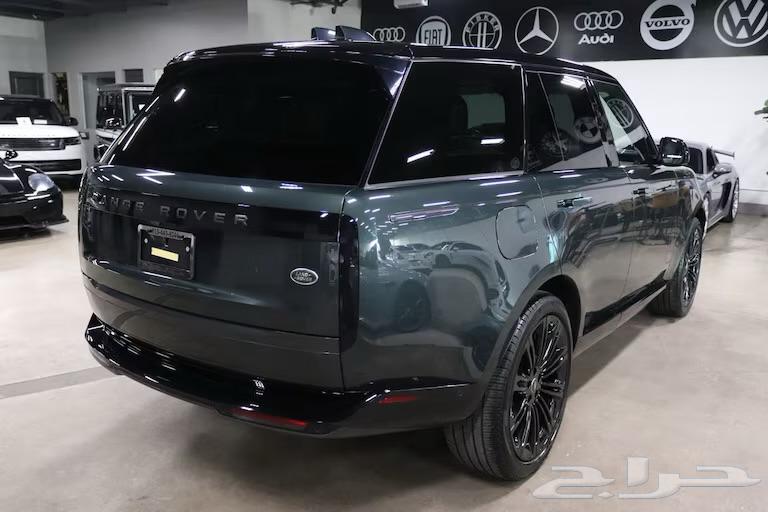 Range Rover Vogue 2023 in Distinctive Exterior Color and Attractive Price64620254959107114