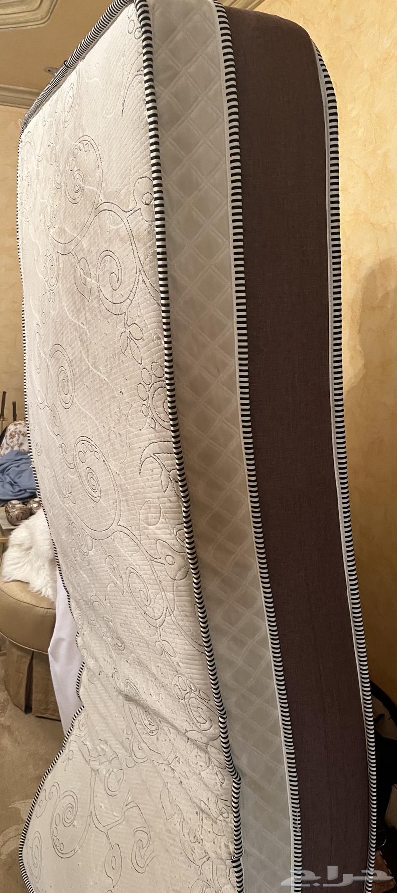 مرتبة سميكة مقاس نفر واحد 200x90 (هابطة من جهة)64450361137409110