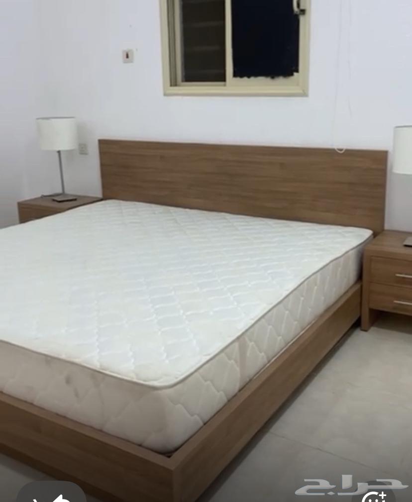 American bedroom set with bed and 2 nightstands, used for two and a half months64455331902595110