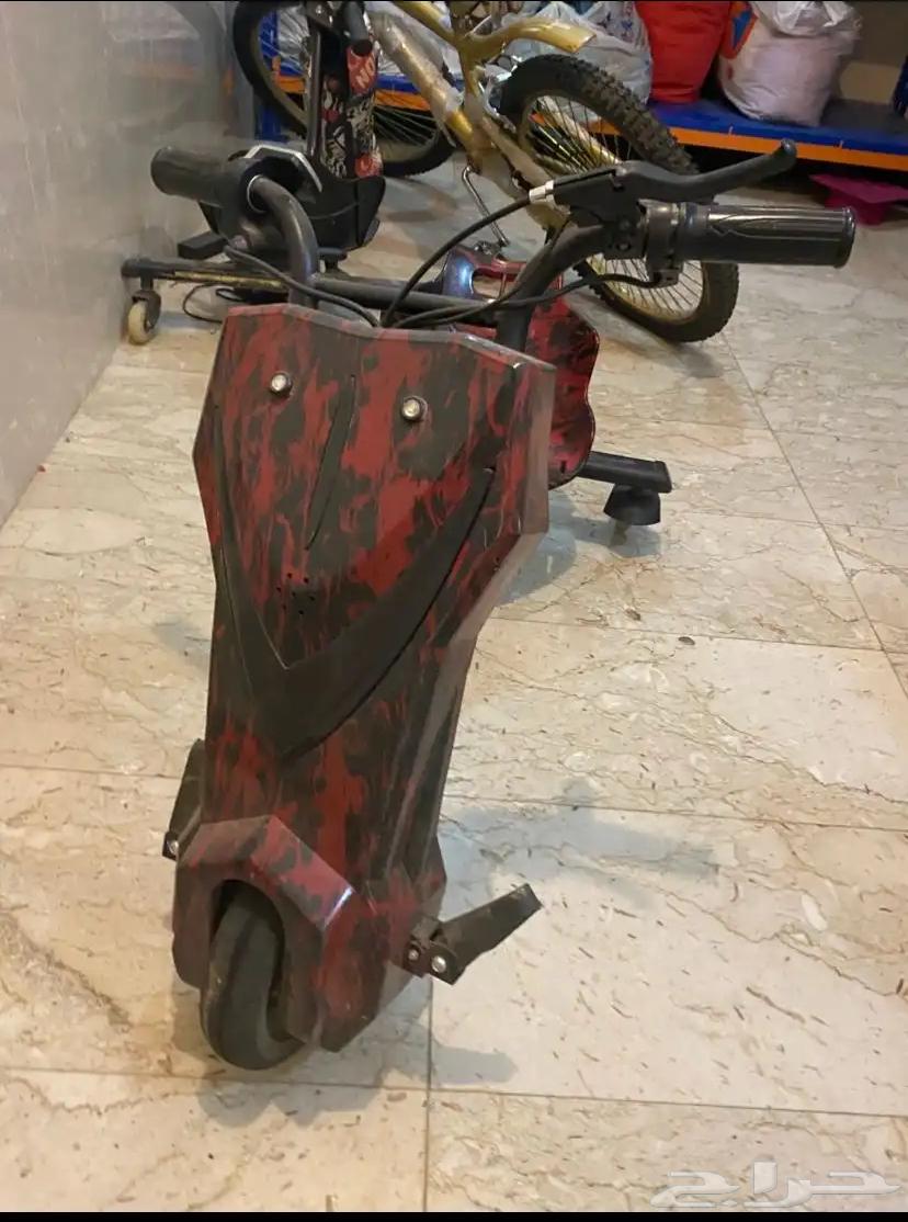 2 drift scooters, one with broken battery and one agency used once64454550565507110