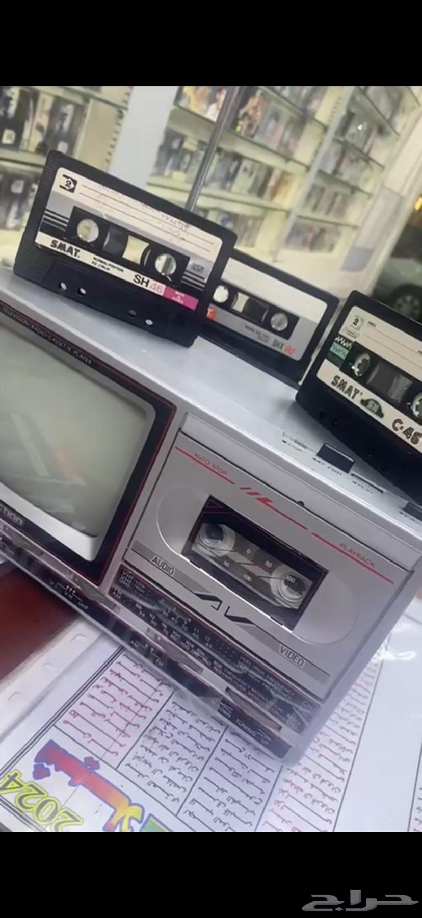 Rare vintage 3-in-1 old TV, radio, and cassette recorder with 4 cassettes64455045334658113