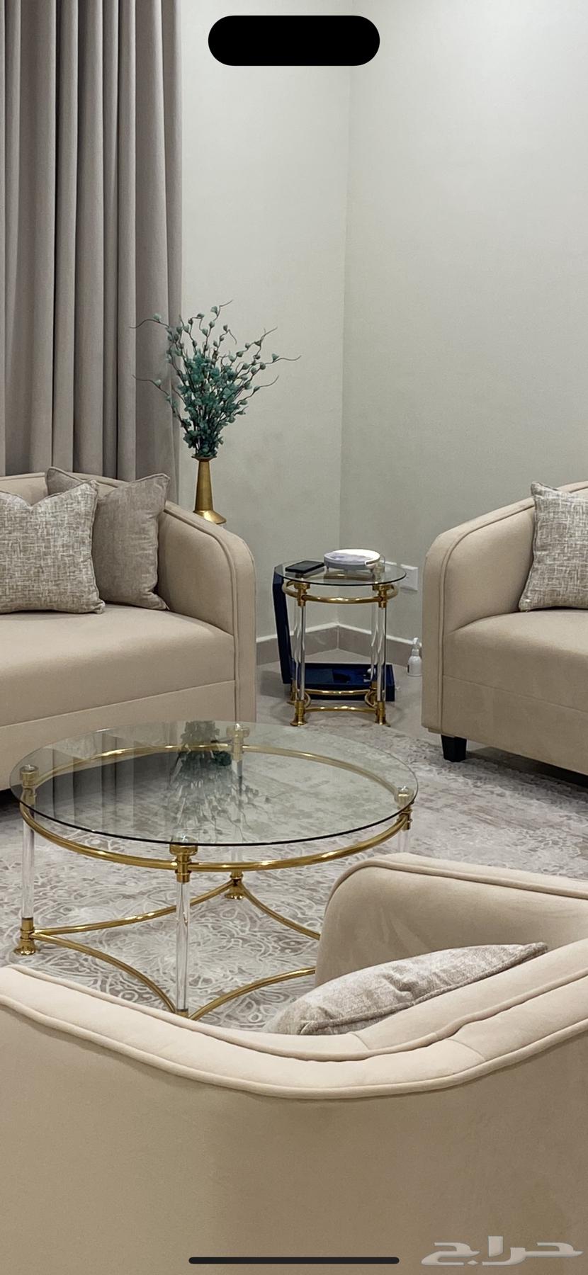 Dining table and 4 serving tables and a clean console with no damage64456693884290112