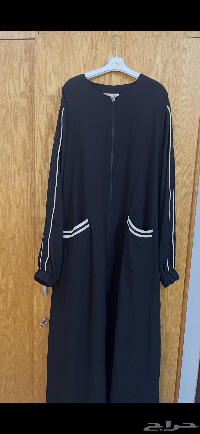 عبايات للبيع السعر الواحدة 100 ريال64451849689602112