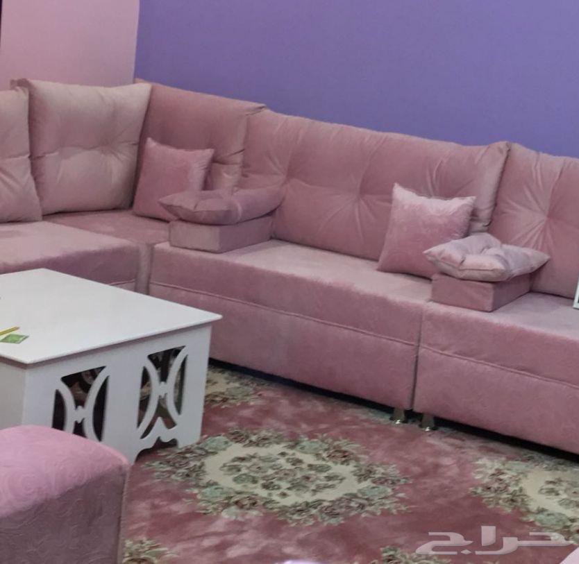 للبيع كنب وردي وبنفسجي وطاولة 4 قطع فضية وفراش وردي64455949471233110