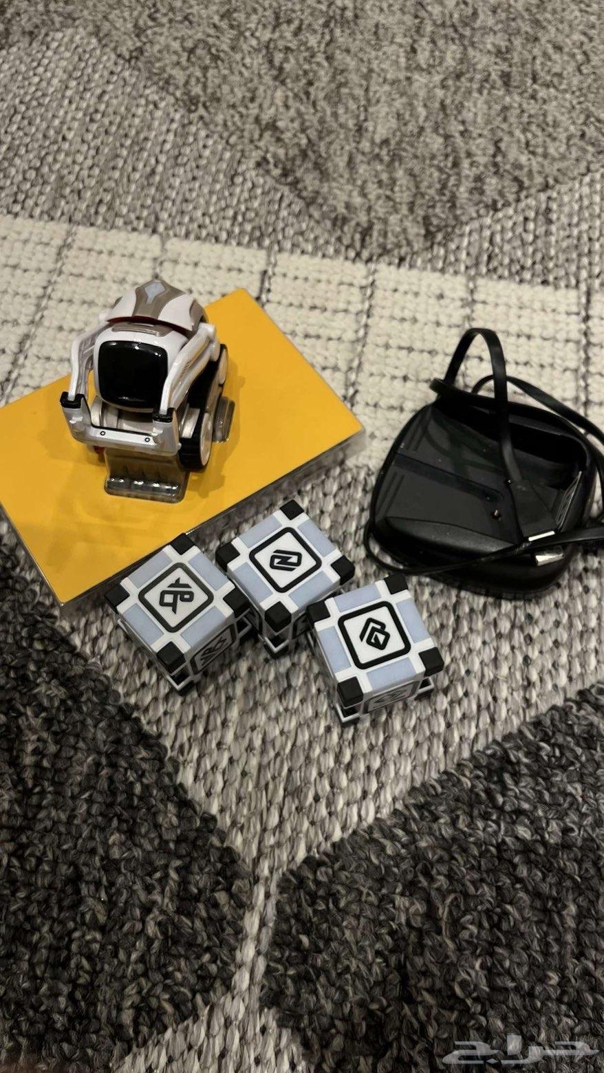 Robot Cozmo64455318339843111