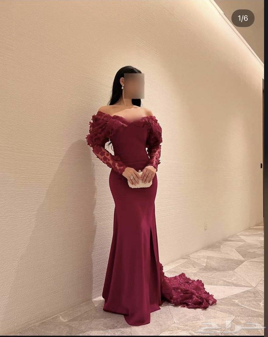 فساتين مستعمله لبست مدة اربع ساعات لا يوجد فيها عيوب64451499290369110