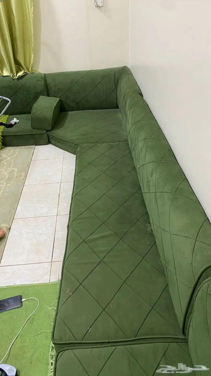 Used clean sofa for 200, contact via the number64450771623682111