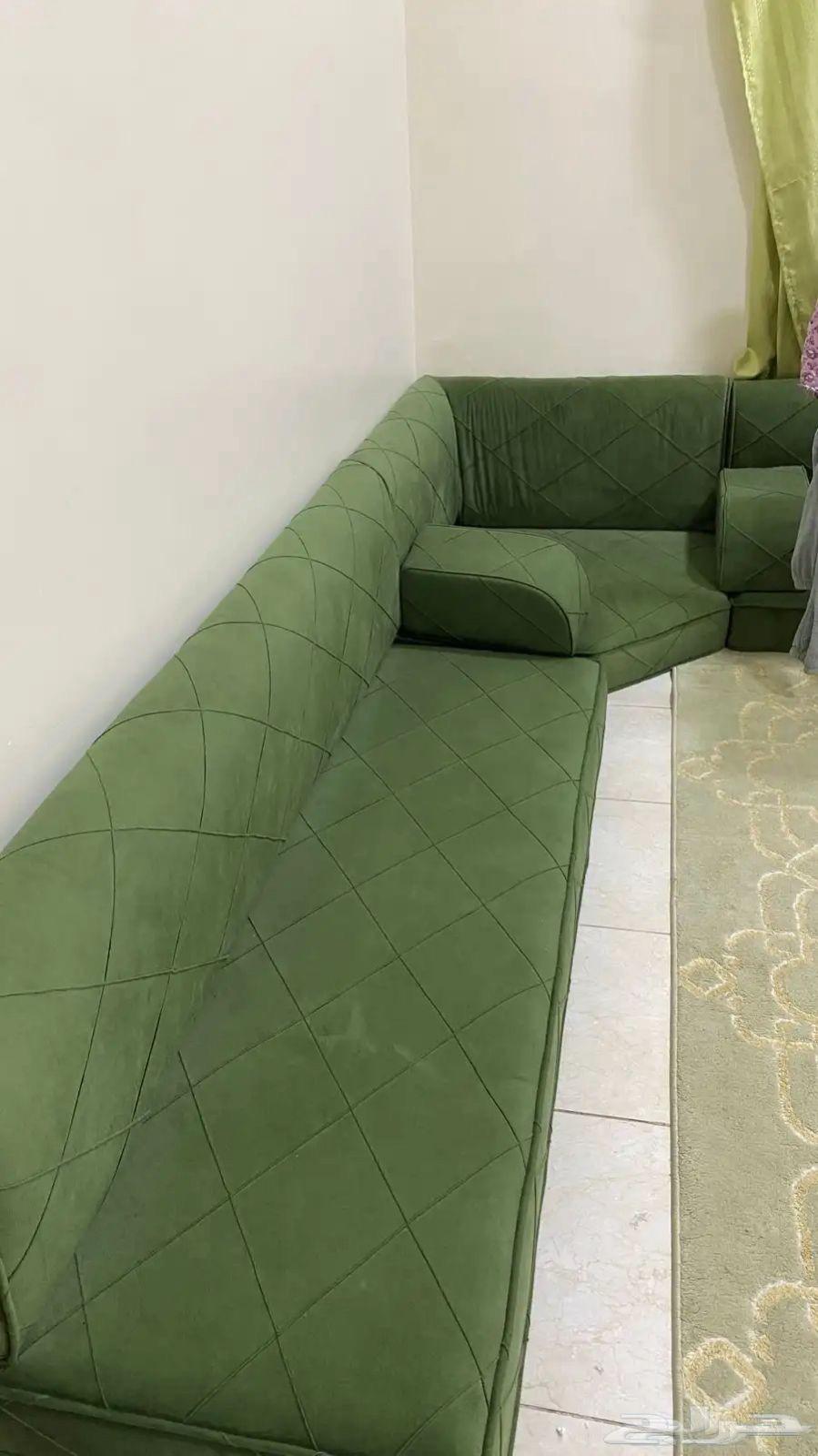 Used clean sofa for 200, contact via the number64450771623682110