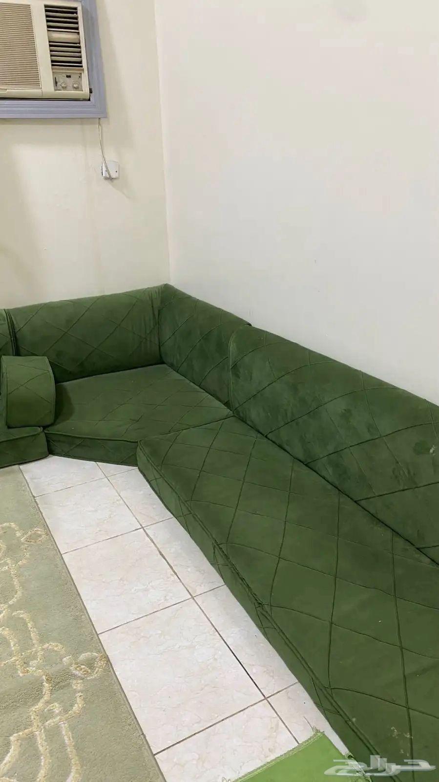 Used clean sofa for 200, contact via the number64450771623682114