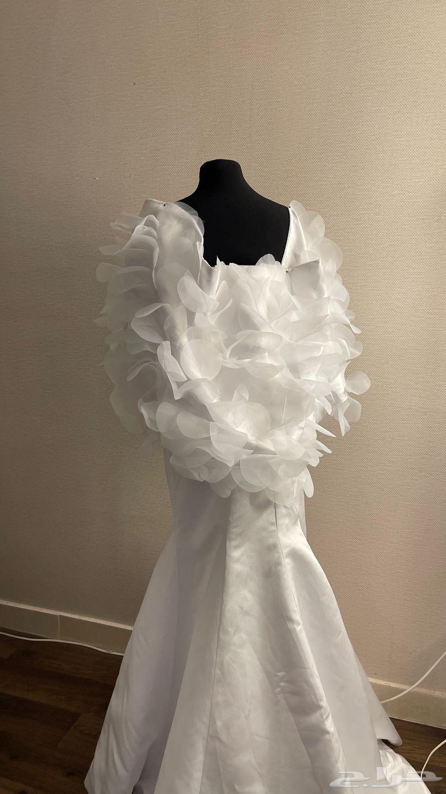 فستان جديد مو ملبوس64455140354947112