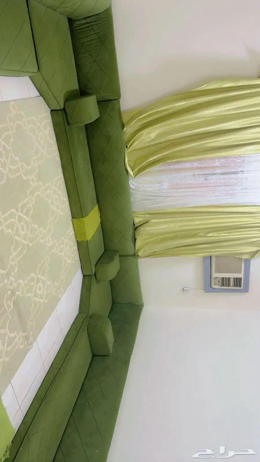 Used clean sofa for 200, contact via the number64450771623682112