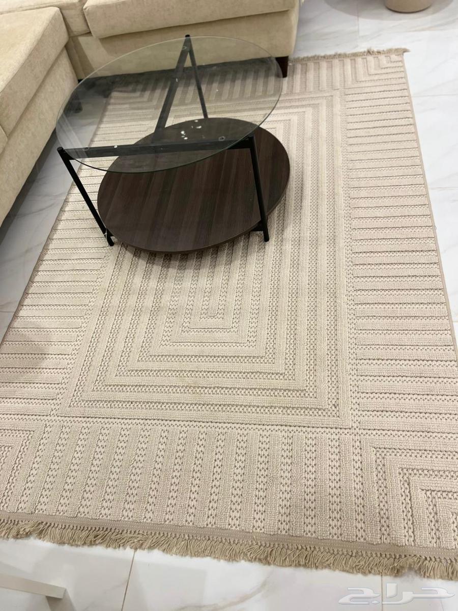 كنب مع طاوله خدمة وسجاد وطاولة تلفاز64449770374659113