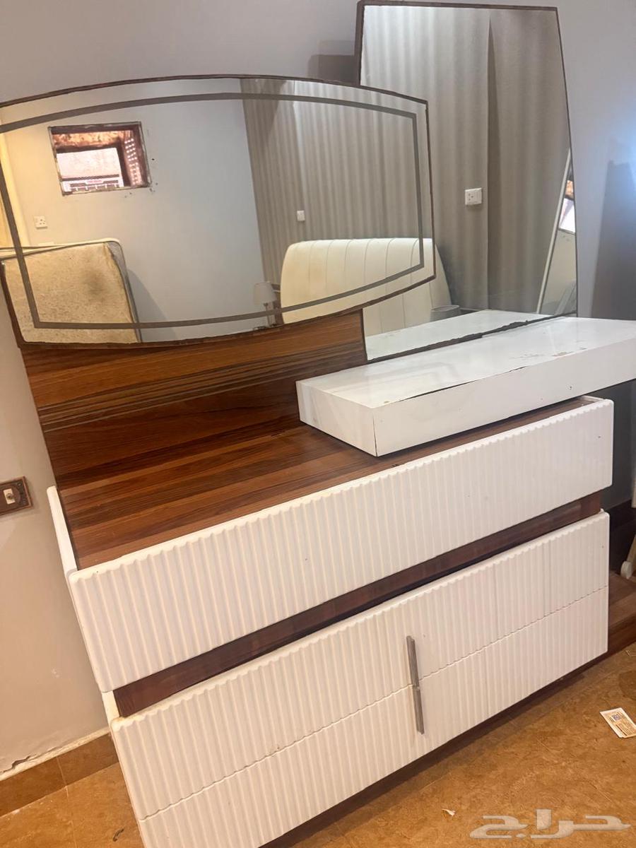 Bed with dressing table64450593455361111