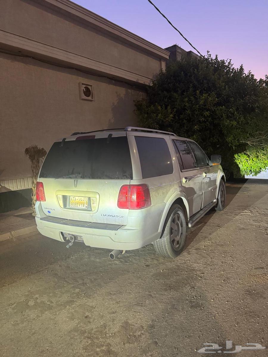 James Model 200064622712485506113