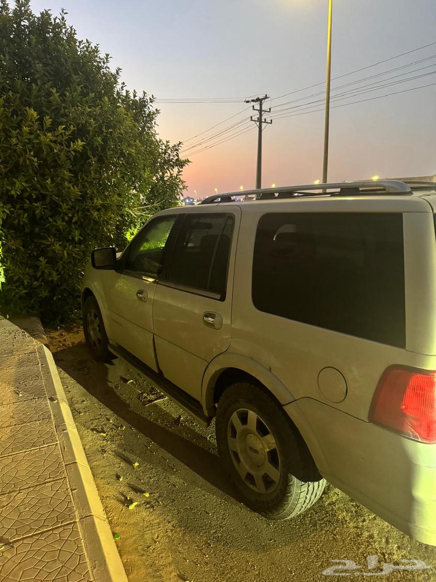 James Model 200064622712485506112