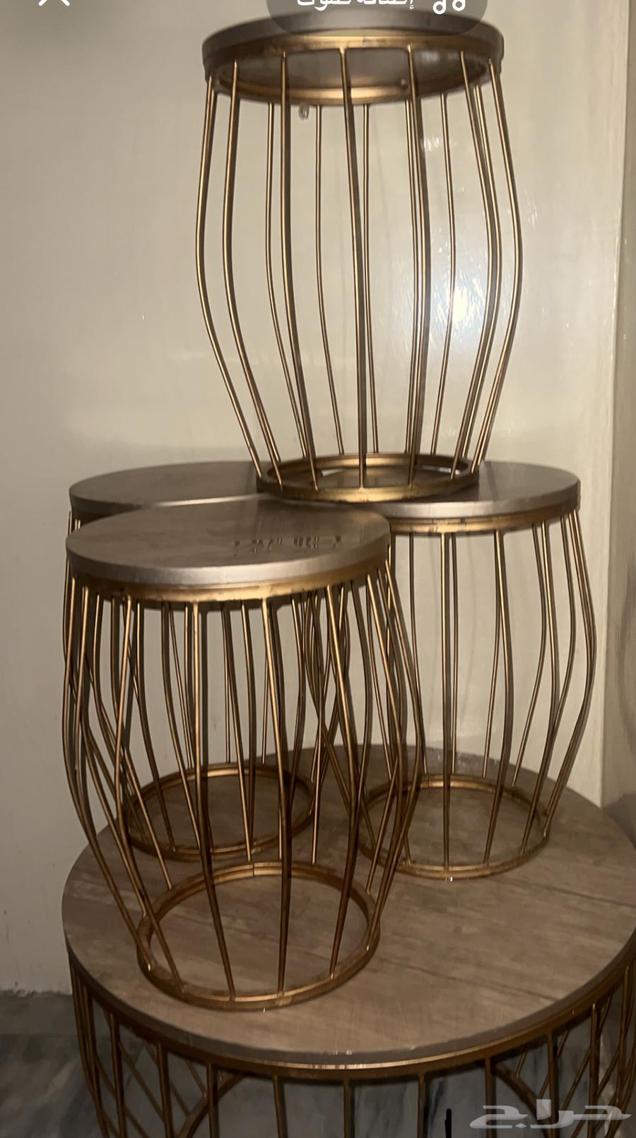 طاوله مع عدد 4 خدمه تم البيع64457145014914110