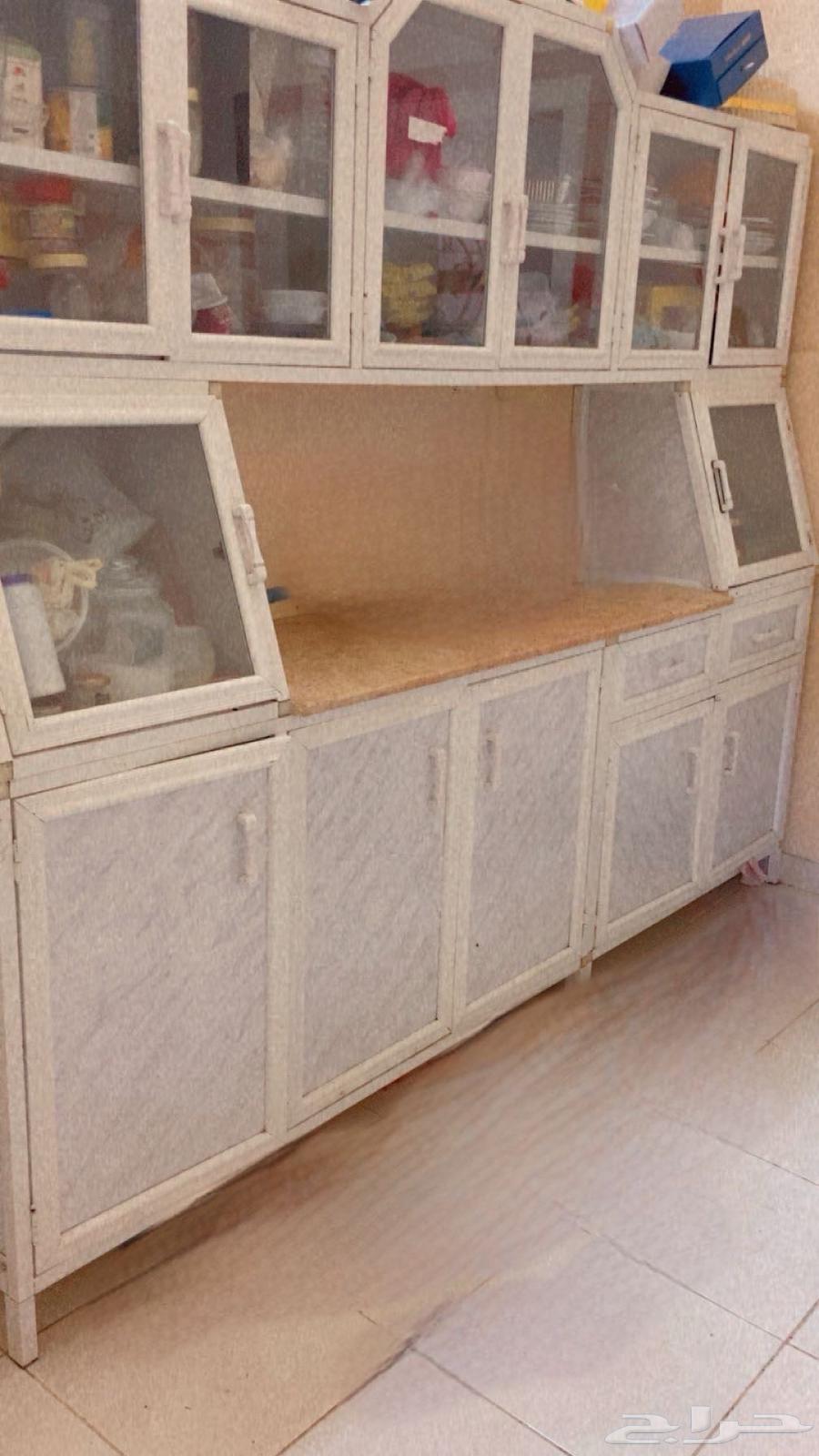 A cabinet, a TV, and a washing machine in good condition for sale64462403508611111