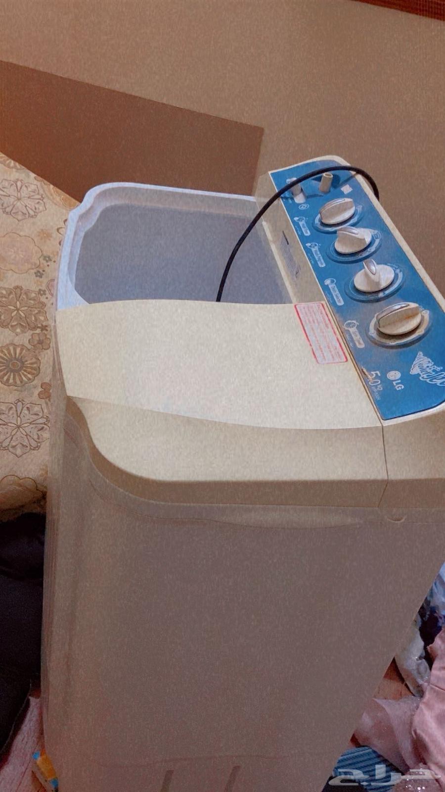 A cabinet, a TV, and a washing machine in good condition for sale64462403508611110