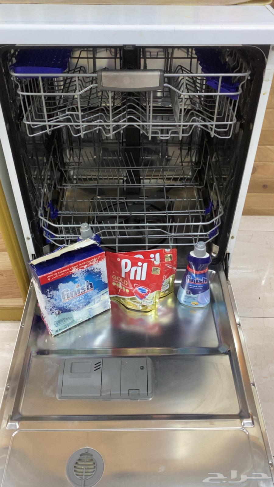 LG dishwasher, clean and in perfect condition, comes with detergents64460187965186111