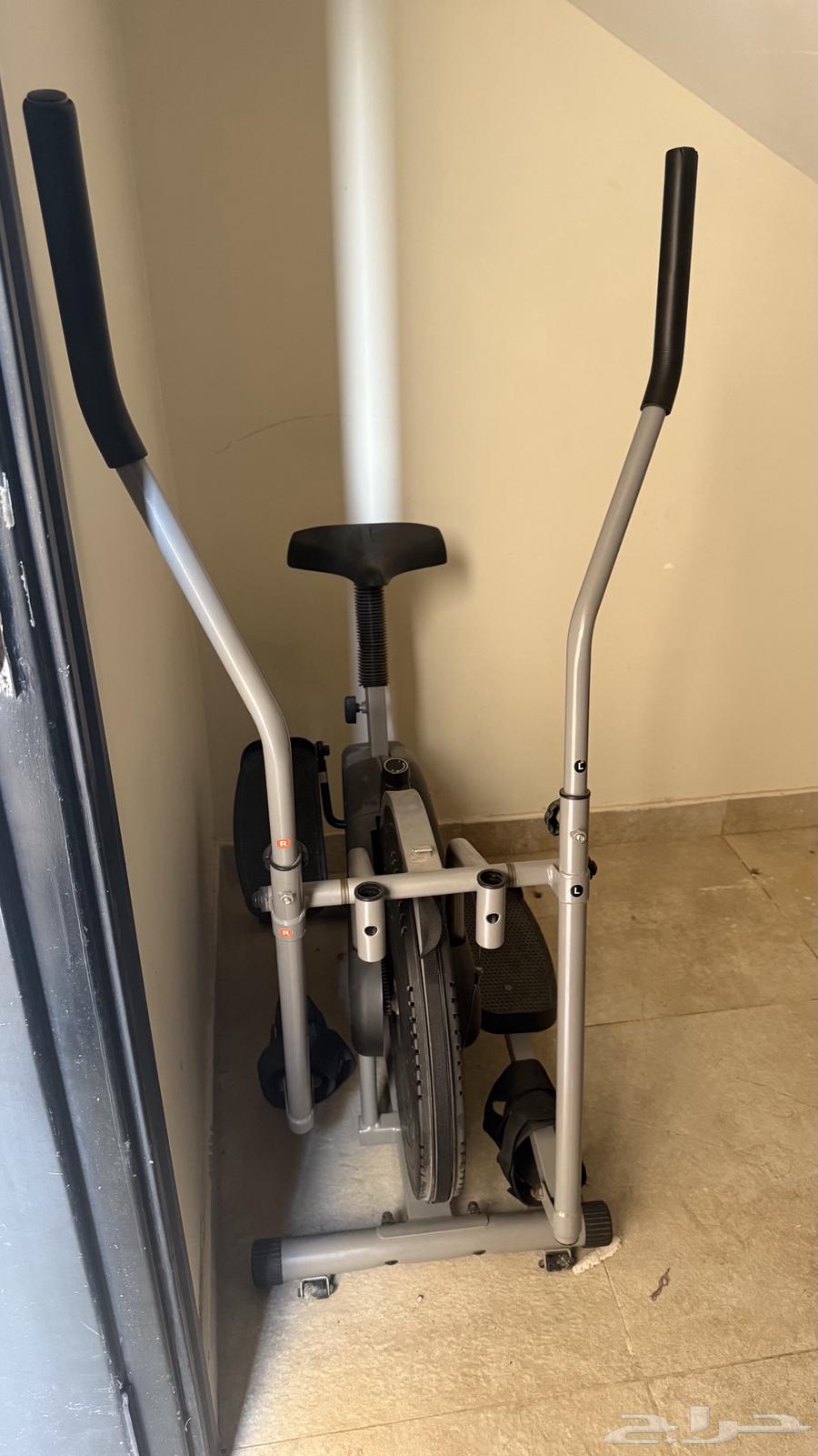 دراجه رياضه ثابته شبه جديده يبغالها شد صامل الرجل بس64462471958531110