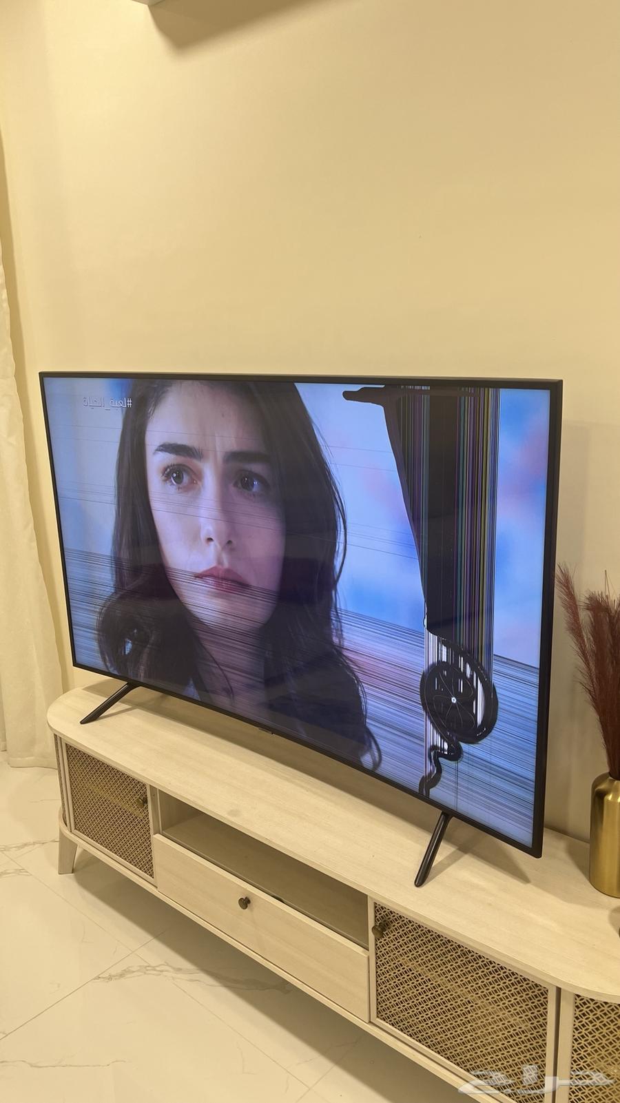 شاشة تلفزيون سامسونج 65 كيرف فيها كسر64459259939587111
