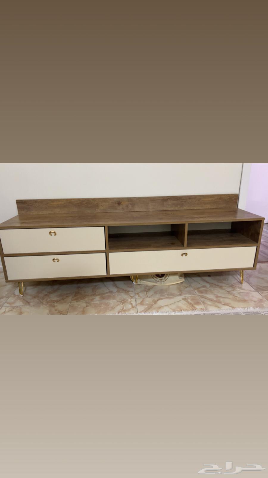 طاوله التلفزيون ورف فوقها وطاوله كوفي من السوق 9964467369482370110