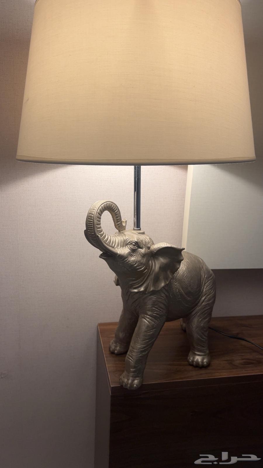 Elephant-shaped table lamps from Home Box New, matte gold color64463348229763111