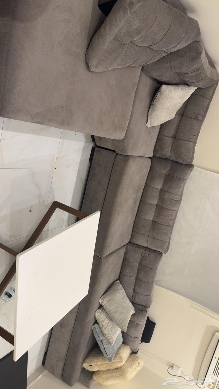 كنب وطاوله ولوحة64462294570627110