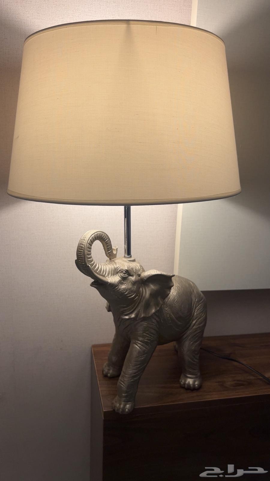 Elephant-shaped table lamps from Home Box New, matte gold color64463348229763112