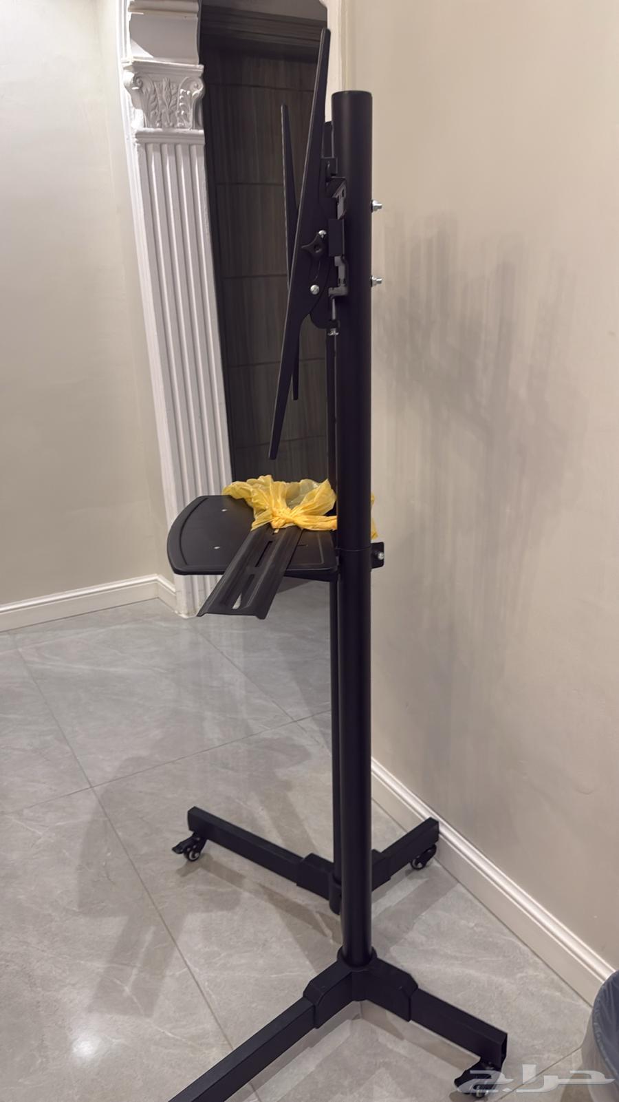 حامله تلفزيون متحركه جديده لم تستخدم64459603569923111