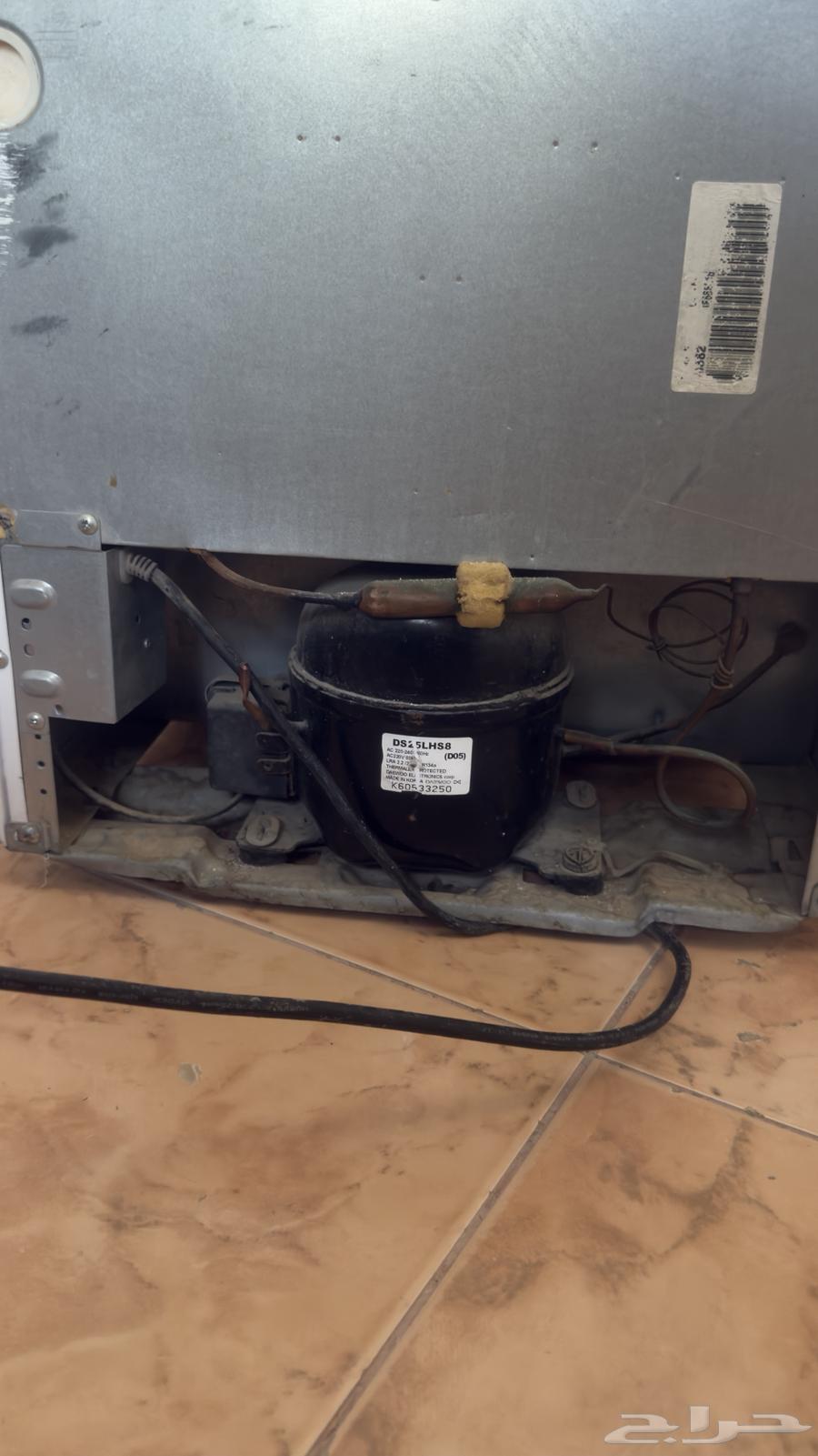 Refrigerator, windows, bed64461131444611114