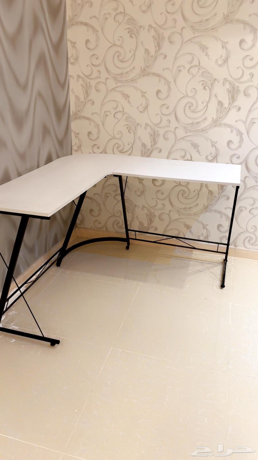 Office table64459744721666112