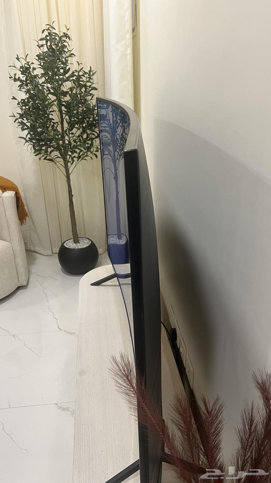 شاشة تلفزيون سامسونج 65 كيرف فيها كسر64459259939587112