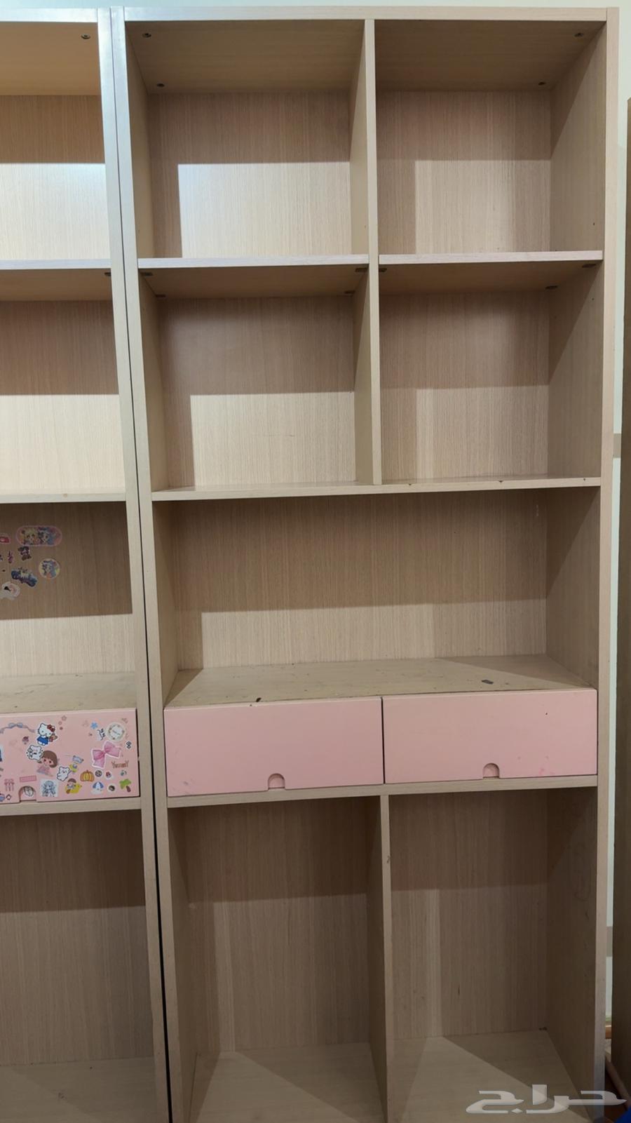 غرفه نوم بنات ورديه مستخدم سريرين ونفر ونص كل سرير ودولابين64444365259650112